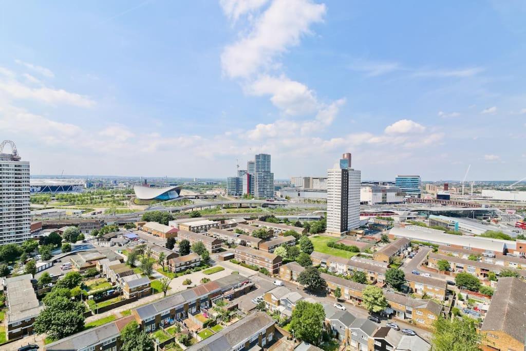 2 Bed 2 Baths Apt In Stratford Appartement Londen Buitenkant foto